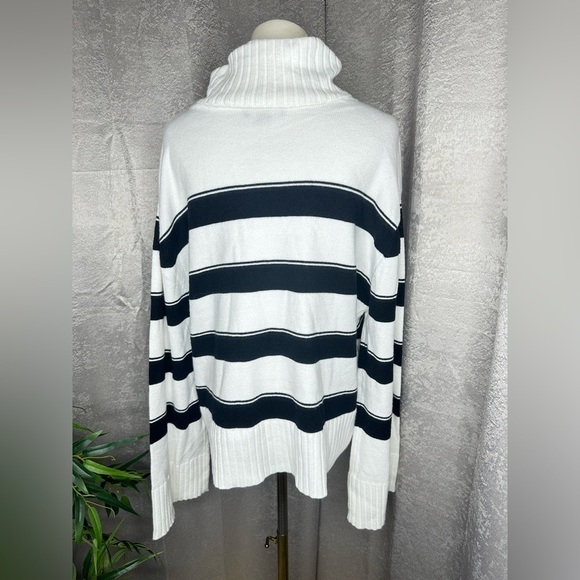 NWT Laundry By Shelli Segal Oversized Turtle Neck Stripe Print Sweater Sz M - Picture 7 of 11